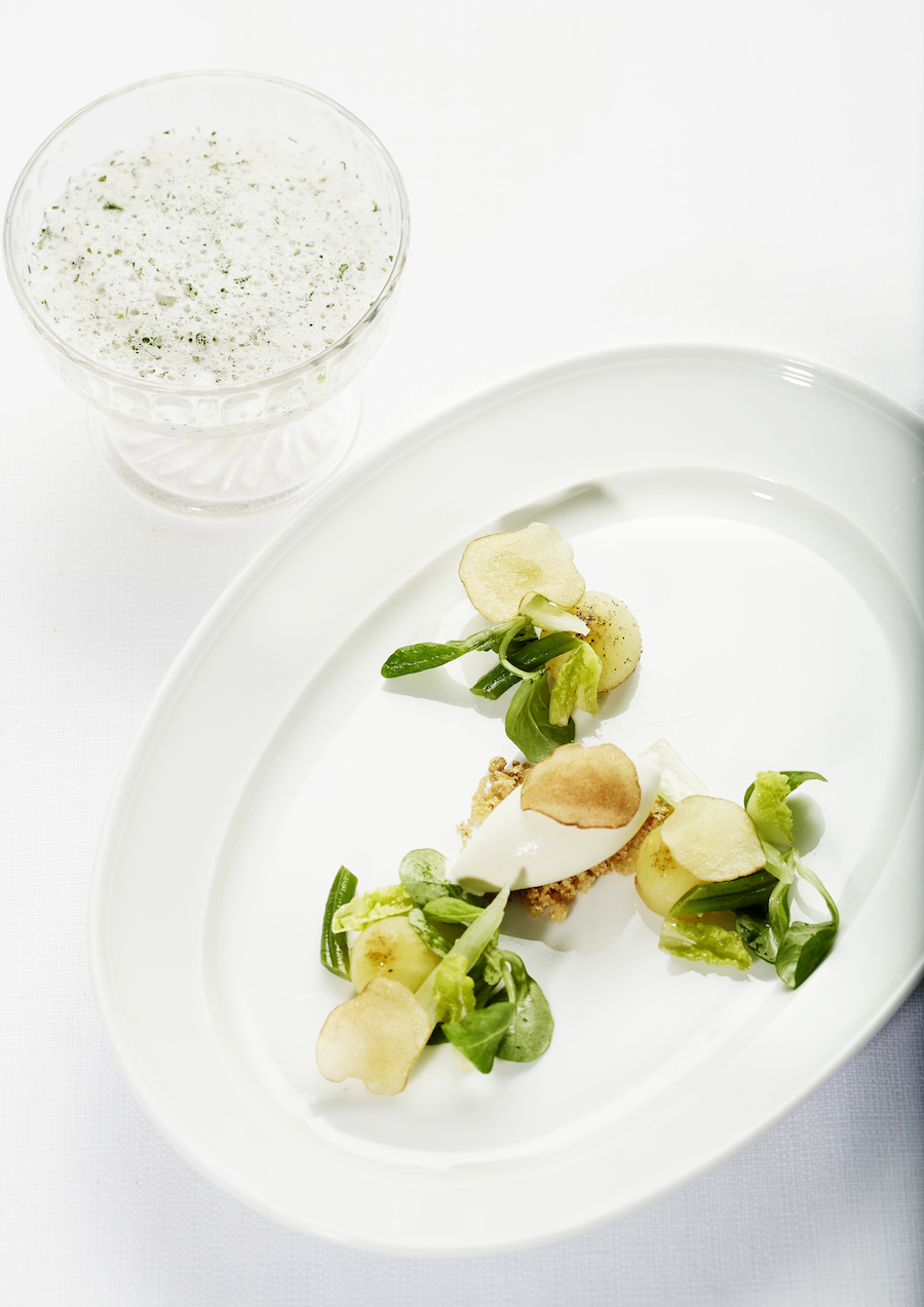 Boeuf bearnaise, som du ikke har fået den før; kødis, søde kartofler og estragonsabayonne. Foto: Flemming Gernyx