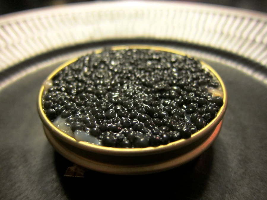 Kaviar en surprise, stærkt inspireret af signaturretten på Søllerød Kro. 
