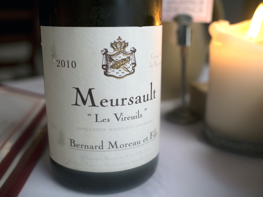 Der var glædesfremmende chardonnay i glasset. Meursault er bare godt. 