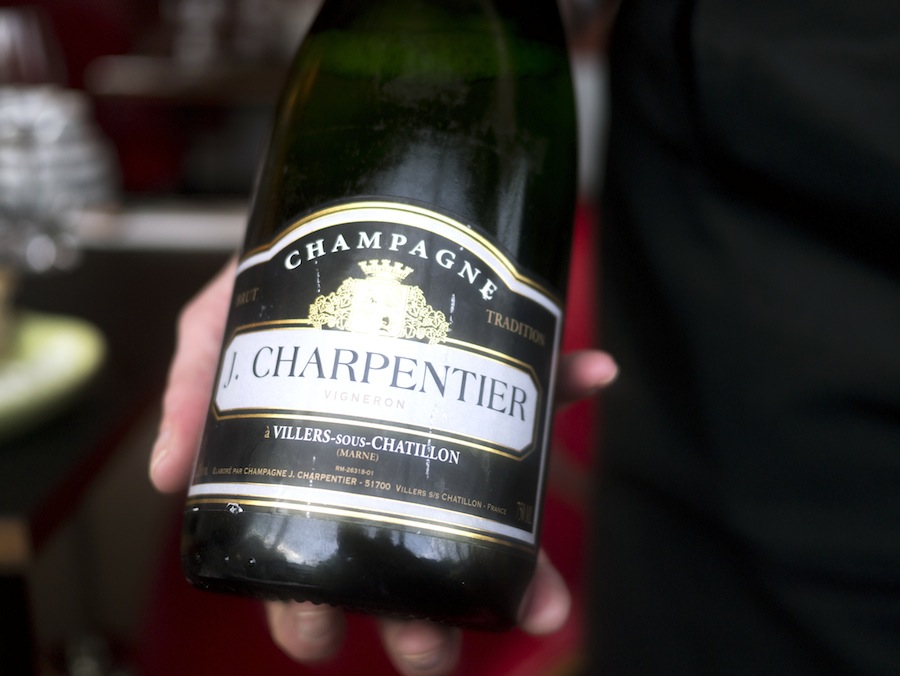 Glimrende champagne fra J. Charpentier et lægge ud med.