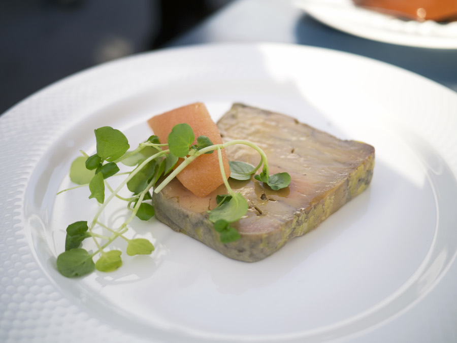 Flot ser den ud, skiven af foie gras terrine, men smagen var igennem voldsomt bitter. 