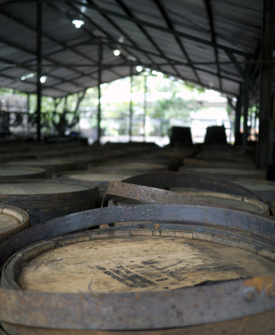 Brugte bourbon- og sherryfade bruges til romproduktion.