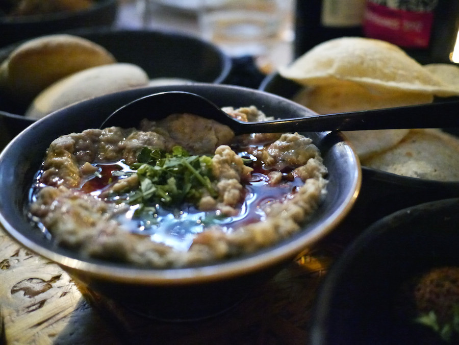 Baba ganoush, røget auberginecreme, er en anden mellemøstlig delikatesse, som er værd at stifte bekendtskab med. Her er det Manzels version. 