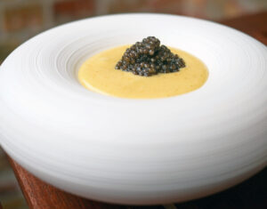 Opskrift – kaviar med kartoffel og brunet smør-hollandaise
