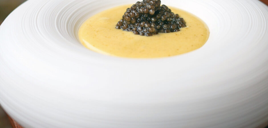 Opskrift – kaviar med kartoffel og brunet smør-hollandaise